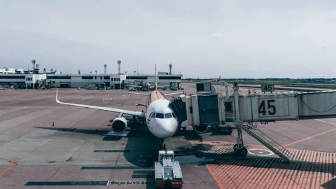 Don Muang3 zoom in Stock Footage 115582777