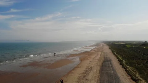 Donabate beach Ireland static low aerial Vidéo 93626320