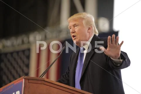 Donald Trump at podium OHIO Rally March 1 Stock Photos
