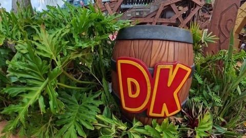 Donkey Kong Barrel at Universal Theme Parks Stockbeeldmateriaal 333706262