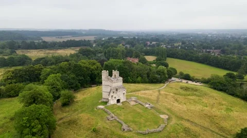Donnington medieval castle surrounded by green English countryside, Stock Footage 166511722