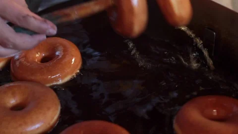 Donut and sponge frying process in traditional Mexican bakery - 04 Vídeos de archivo 130108717