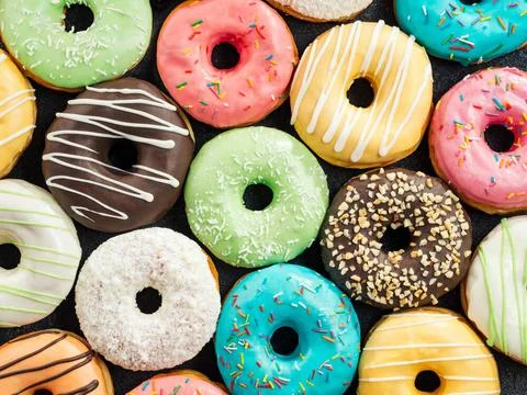 Donuts on blue background , copy space, top view Donuts pattern. Top view ... Foto stock