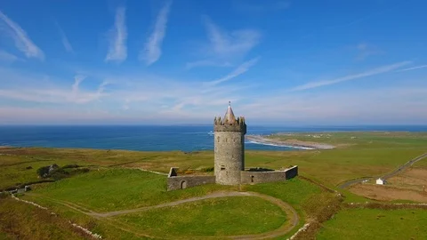 Doonagore Castle, Doolin Co Clare Video stock 98656033