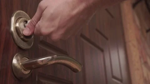Door closing and opening lock over the handle Vidéo 49490448