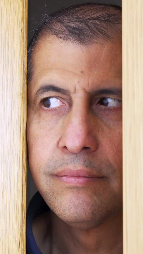 Door as concept of nosy man Vídeos de archivo 337033254