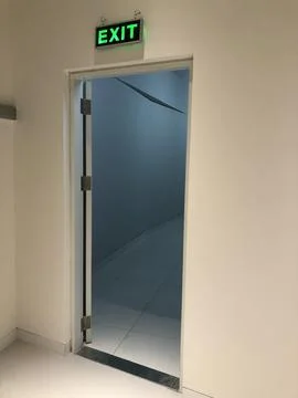 Door Exit Fotos Stock