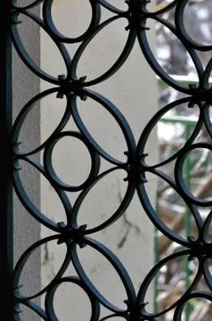 Door frame with decorative circles pattern Stock-Fotos