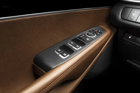 Door handle with power window control buttons of a luxury passenger car. Br.. Foto stock