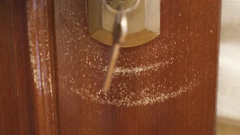 Door lock scratched by keys Vidéo 218147840