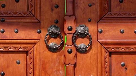 Door opening with chroma key. Door for transition to new video Stock Footage 47773016
