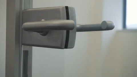 Door Opening Stockbeeldmateriaal 128811841