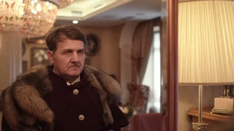 Doorman Dressing In Hotel Vidéo 72595519