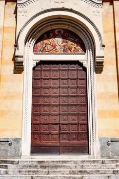 The doors to the divine temple, brown with patterns in a white opening, under a Stock Photos