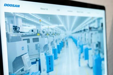 Doosan website displaying semiconductor scene 写真素材
