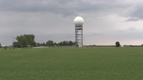Doppler severe weather radar site with white dome Vídeos de archivo 158121053
