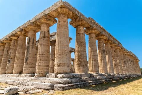 Doric temple columns at archaeological site Paestum 库存照片