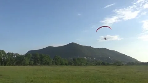 A dose of adrenaline on a paratrike Stock Footage 309367154