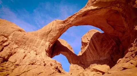 Double Arch Close Pan Right Fast 動画素材 60114016