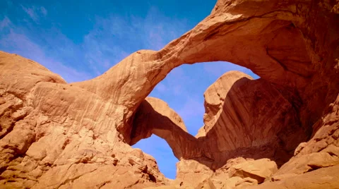 Double Arch Close Pan Right 動画素材 60114310