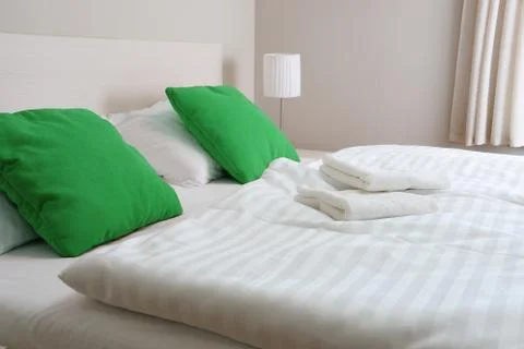 Double bed in hotel room. Accommodation. Foto stock