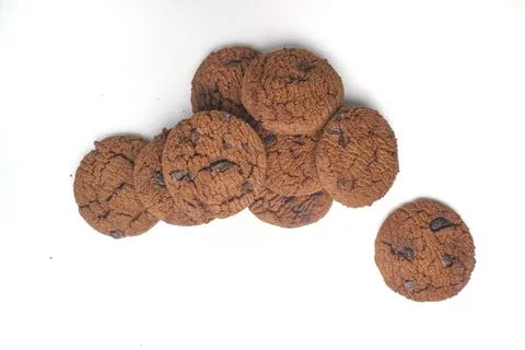 Double choco round cookie biscuit with chocochips. Isolated on white backgr.. 스톡 사진