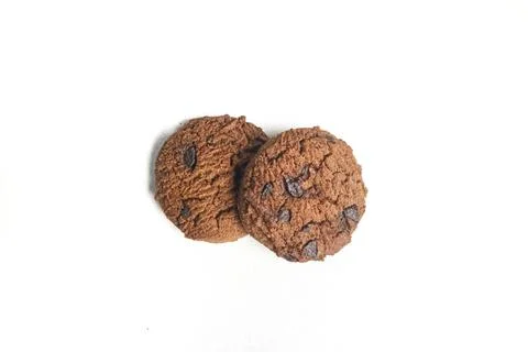 Double choco round cookie biscuit with chocochips. Isolated on white backgr.. 스톡 사진
