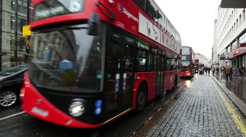 Double deck bus and traffic on rainy day in London, United Kingdom. Stock Footage 59725134