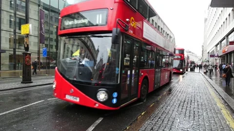 Double deck bus and traffic on rainy day in London, United Kingdom. Stock Footage 59725167