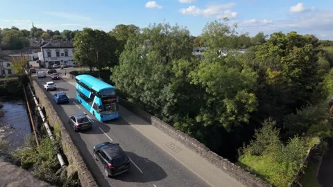 Double Decker Bus Crossing Bridge River Maine Viewed from Randalstown Viaduct Vídeos de archivo 317649154