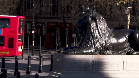A double decker bus passes the lions at Trafalgar Square Video stock 142742260