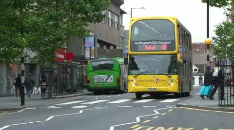 Double Decker Bus Pulling In Видео 18009180