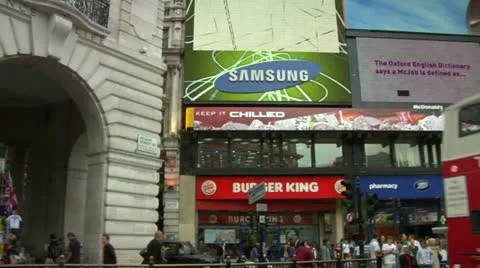 Double Decker Buses, Piccadilly Circus, London Video stock 10806968