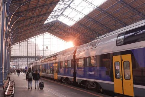 Double decker coach train waiting for its passengers Foto stock