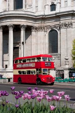 Double decker passing  st. paul cathedral on a sunny day o Stock Photos
