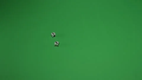 Double Dice Rolling 5 on Green screen Chroma key pt6 of 13 Video stock 240205099