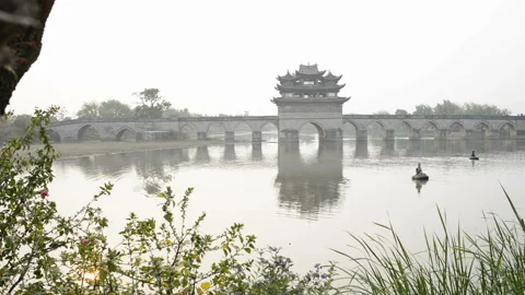 Double Dragons Bridge Stockbeeldmateriaal 122857714