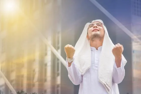 Double exposure Arab Middle Eastern Businessman using smartphone 스톡 사진