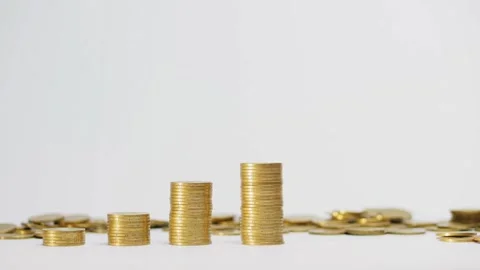 Double exposure of city and stack of coins for finance and banking concept Vídeos de archivo 334028050