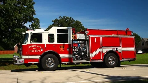 Double Oak Fire Truck Video stock 77285174