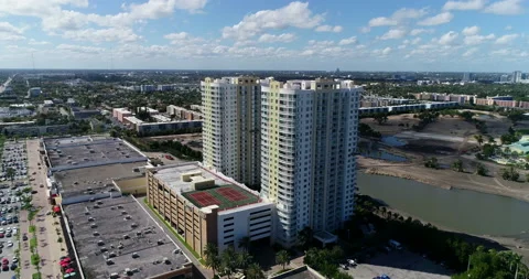 Double towers in Hallendale Beach Stock Footage 172506293