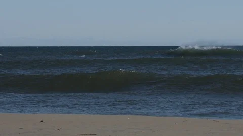 Double waves crashing in slow motion Video stock 71558646