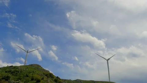 Double Wind Turbines &amp; Cloud Time Lapse (Vantilatör) Vídeo Stock 88958747
