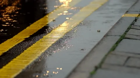 Double yellow lines in the rain with car light reflections Video stock 44013409