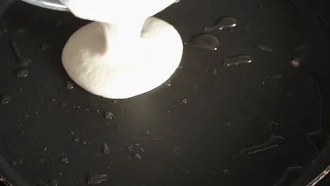 The dough is poured 스톡 동영상 129262222