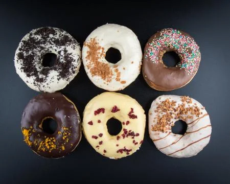 Doughnuts on black table Foto stock