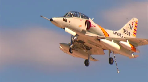 Douglas A-4 Skyhawk Jet Fly By CU Vídeo Stock 41776780