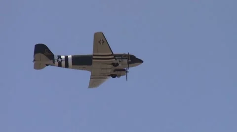 Douglas C-47 DC-3 Airshow Pass 動画素材 45940492