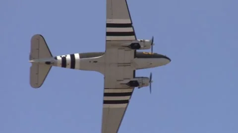 Douglas C-47 DC-3 Pass at Airshow 動画素材 45940738