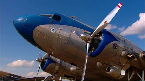 Douglas DC-3 CU Pan 動画素材 45622914